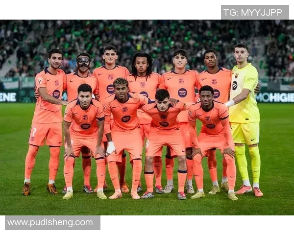 1983年足球明星阵容回顾与分析展现传奇球员的辉煌与影响力